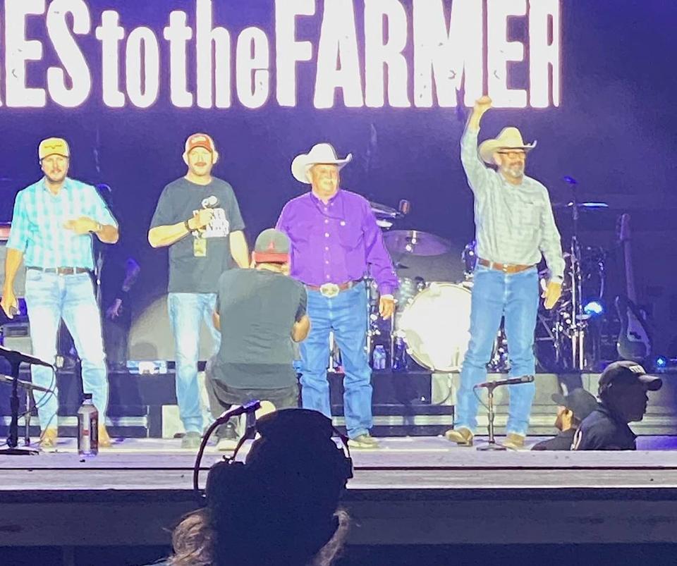 Pissed off Luke Bryan concert-goers bail on Atwater present after 3-hour waits Pissed off Luke Bryan concert-goers bail on Atwater present after 3-hour waits