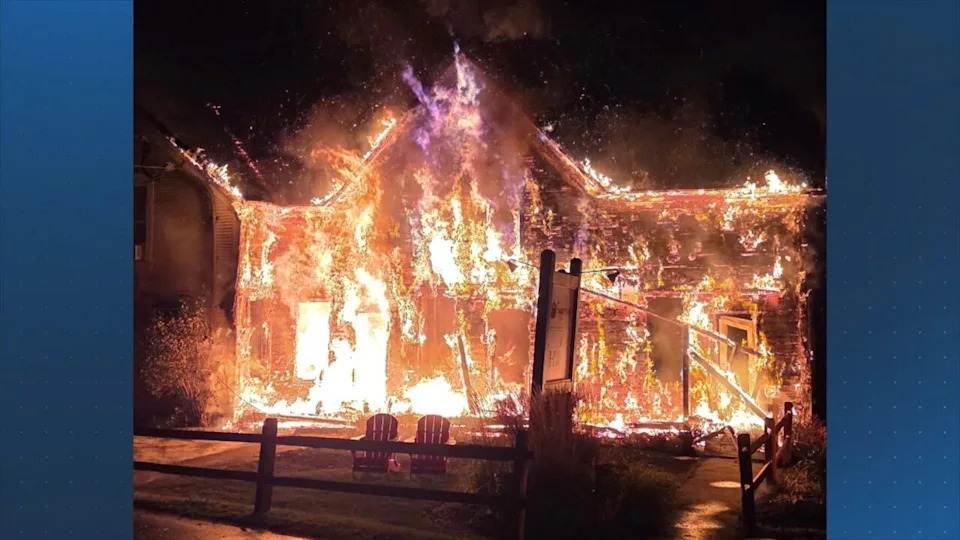 Raging blaze destroys clubhouse, pub at standard New England golf course Raging blaze destroys clubhouse, pub at standard New England golf course