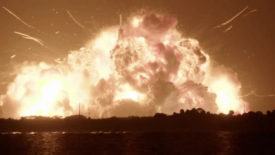 Blue Origin rocket explodes on launch pad in Florida Blue Origin rocket explodes on launch pad in Florida