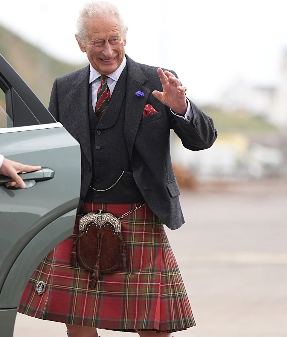 Digicam Catches Putting Photograph of King Charles Grinning to Himself Throughout Solo Outing Digicam Catches Putting Photograph of King Charles Grinning to Himself Throughout Solo Outing