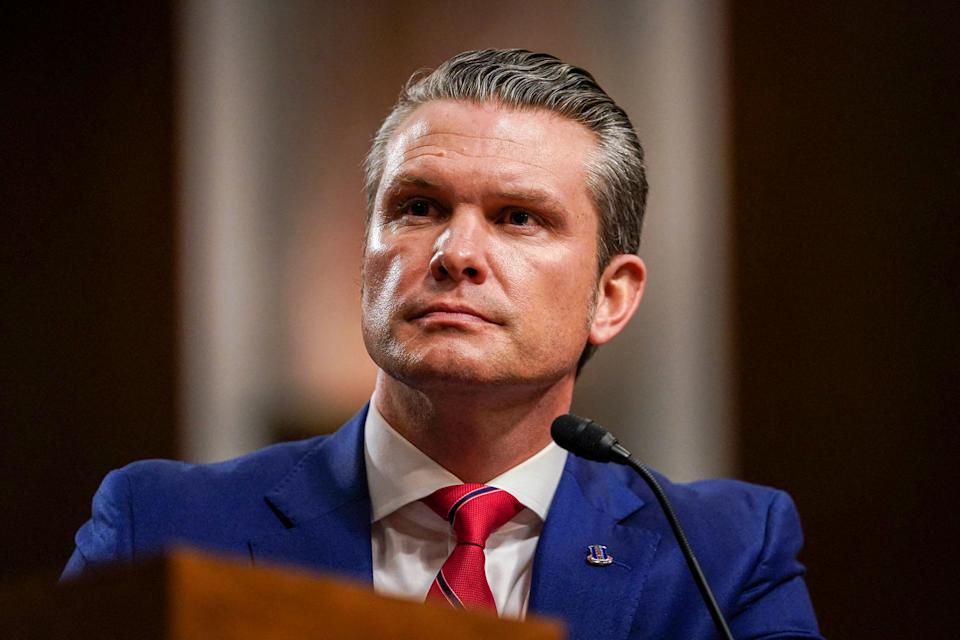 Protection Secretary Hegseth booed and heckled by army households protesting in opposition to DEI push Protection Secretary Hegseth booed and heckled by army households protesting in opposition to DEI push
