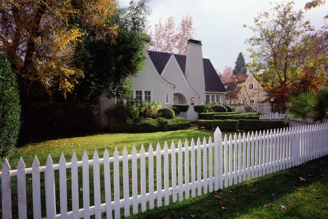 Girl ‘Lastly’ Constructed a Fence to Maintain Her Neighbors’ Children Out — And Now the Neighbors Are Complaining Girl ‘Lastly’ Constructed a Fence to Maintain Her Neighbors’ Children Out — And Now the Neighbors Are Complaining