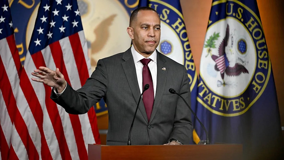 Hakeem Jeffries left scrambling after youngster reporter asks why voters view Democrats so negatively Hakeem Jeffries left scrambling after youngster reporter asks why voters view Democrats so negatively