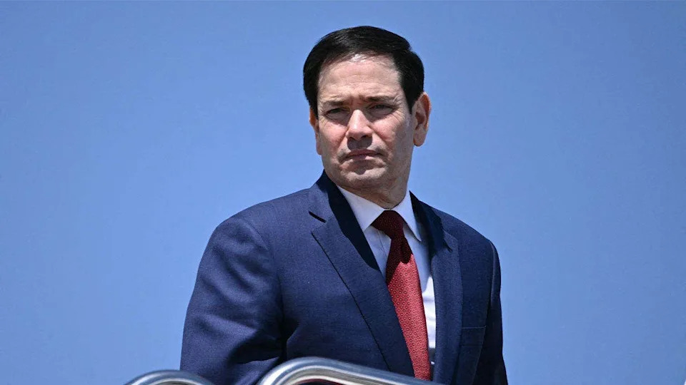 Marco Rubio noticed in Nike tracksuit aboard Air Drive One throughout journey to China, igniting memes on-line Marco Rubio noticed in Nike tracksuit aboard Air Drive One throughout journey to China, igniting memes on-line