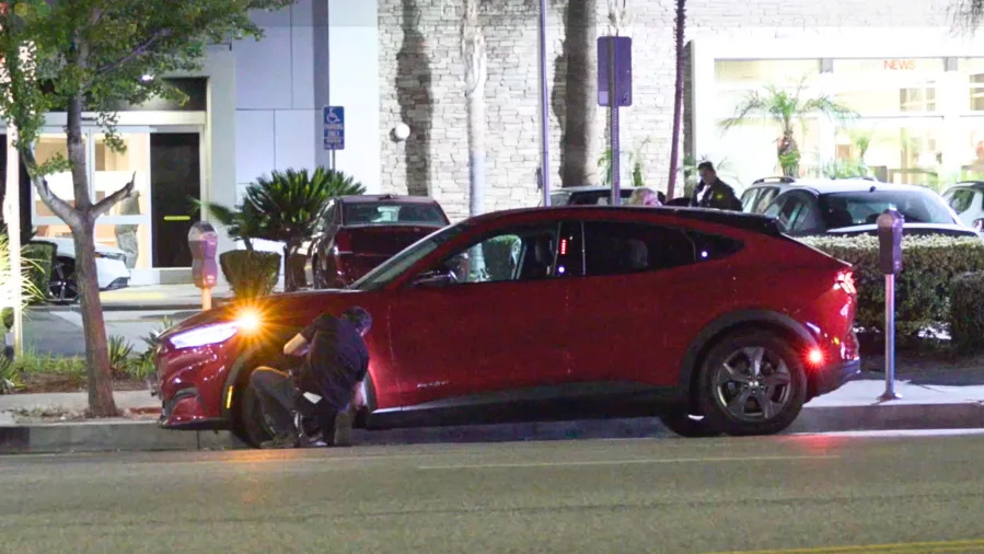 Southern California man robbed of 0,000 in jewellery whereas checking on flat tire Southern California man robbed of 0,000 in jewellery whereas checking on flat tire