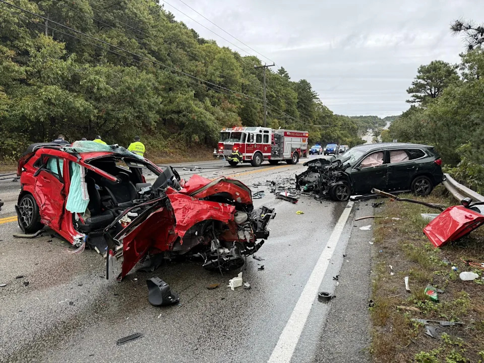 3-car wreck with life-threatening accidents shuts down Cape Cod freeway 3-car wreck with life-threatening accidents shuts down Cape Cod freeway