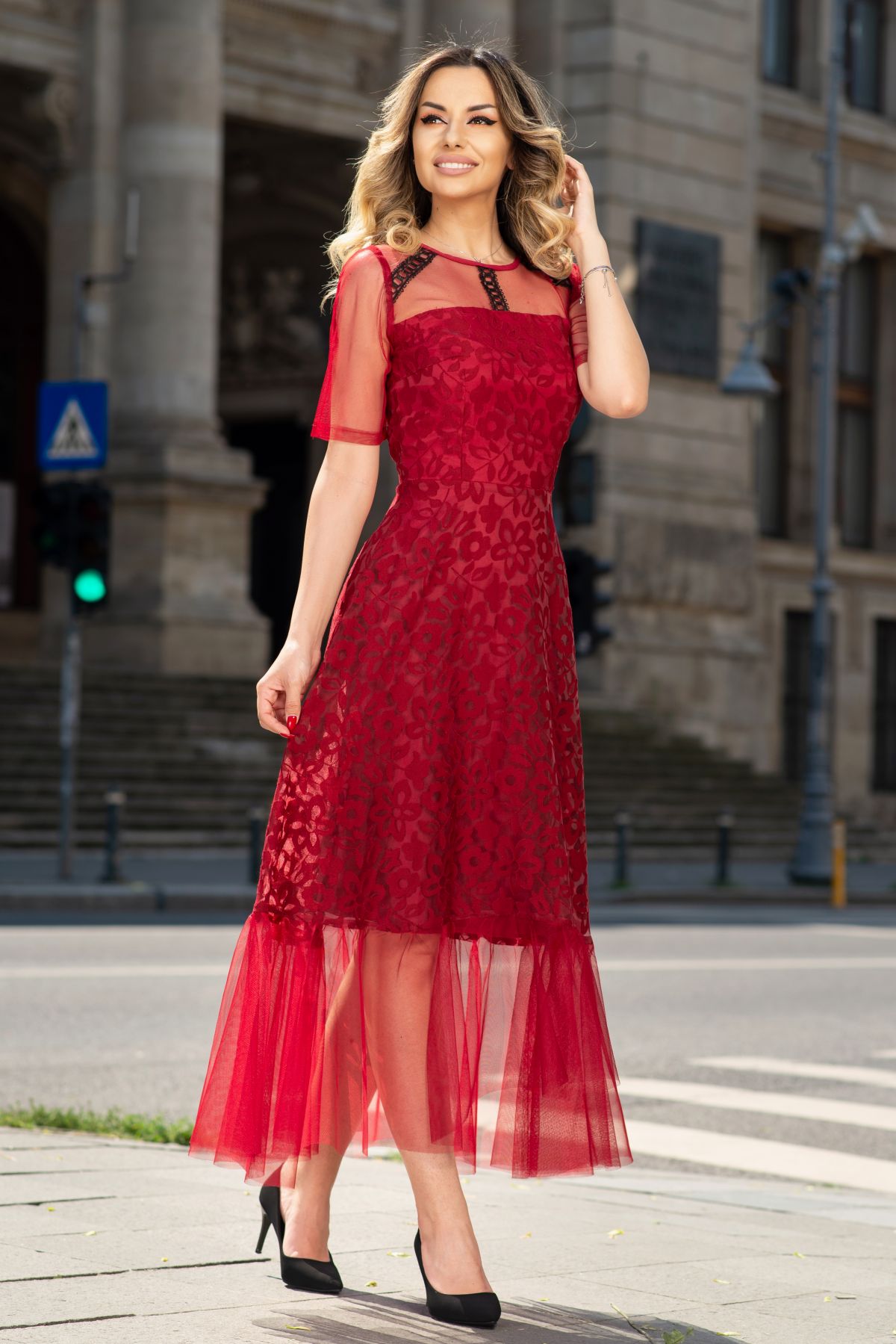 Rochie de ocazie moze bordo din tull și broderie aplicată manual – InPuff Rochie de ocazie moze bordo din tull și broderie aplicată manual – InPuff