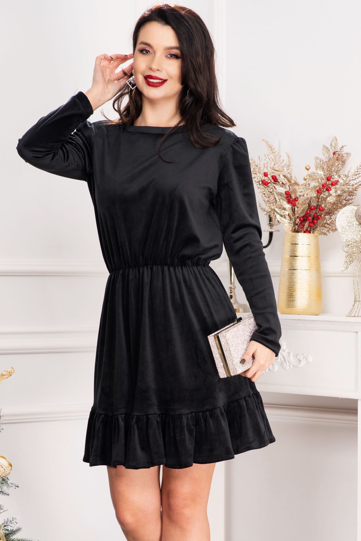 Rochie în clos cherry din catifea neagră cu volanas – InPuff Rochie în clos cherry din catifea neagră cu volanas – InPuff