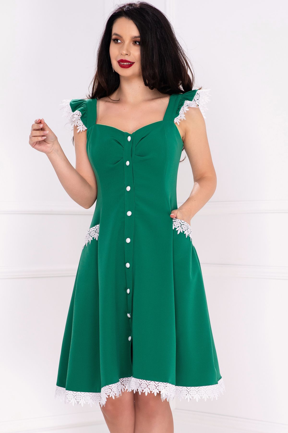Rochie verde cu volanase la umeri și broderie aplicată – InPuff Rochie verde cu volanase la umeri și broderie aplicată – InPuff