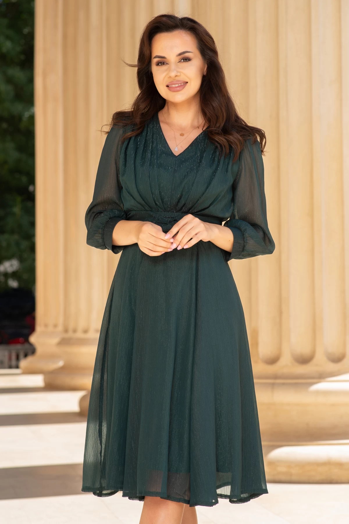 Rochie midi de ocazie verde în clos romina cu fir lurex – InPuff Rochie midi de ocazie verde în clos romina cu fir lurex – InPuff