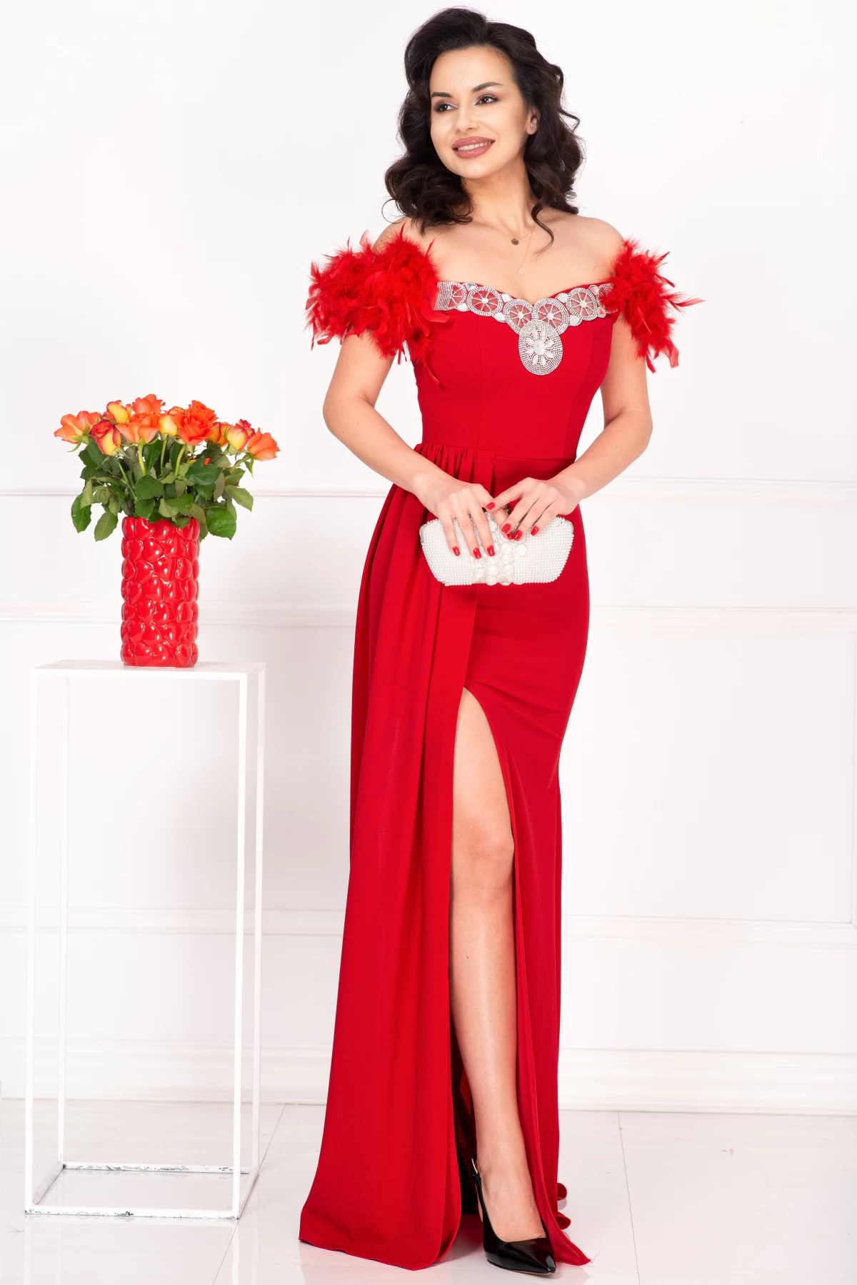 Rochie lungă elegantă roșie tip sirenă alissa cu trena și fulgi – InPuff Rochie lungă elegantă roșie tip sirenă alissa cu trena și fulgi – InPuff