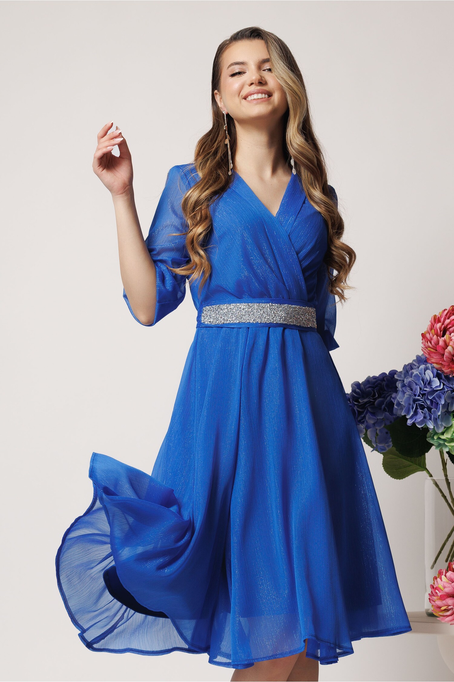 Rochie elegantă dy fashion din voal albastru cu fir sclipitor și cordon Rochie elegantă dy fashion din voal albastru cu fir sclipitor și cordon