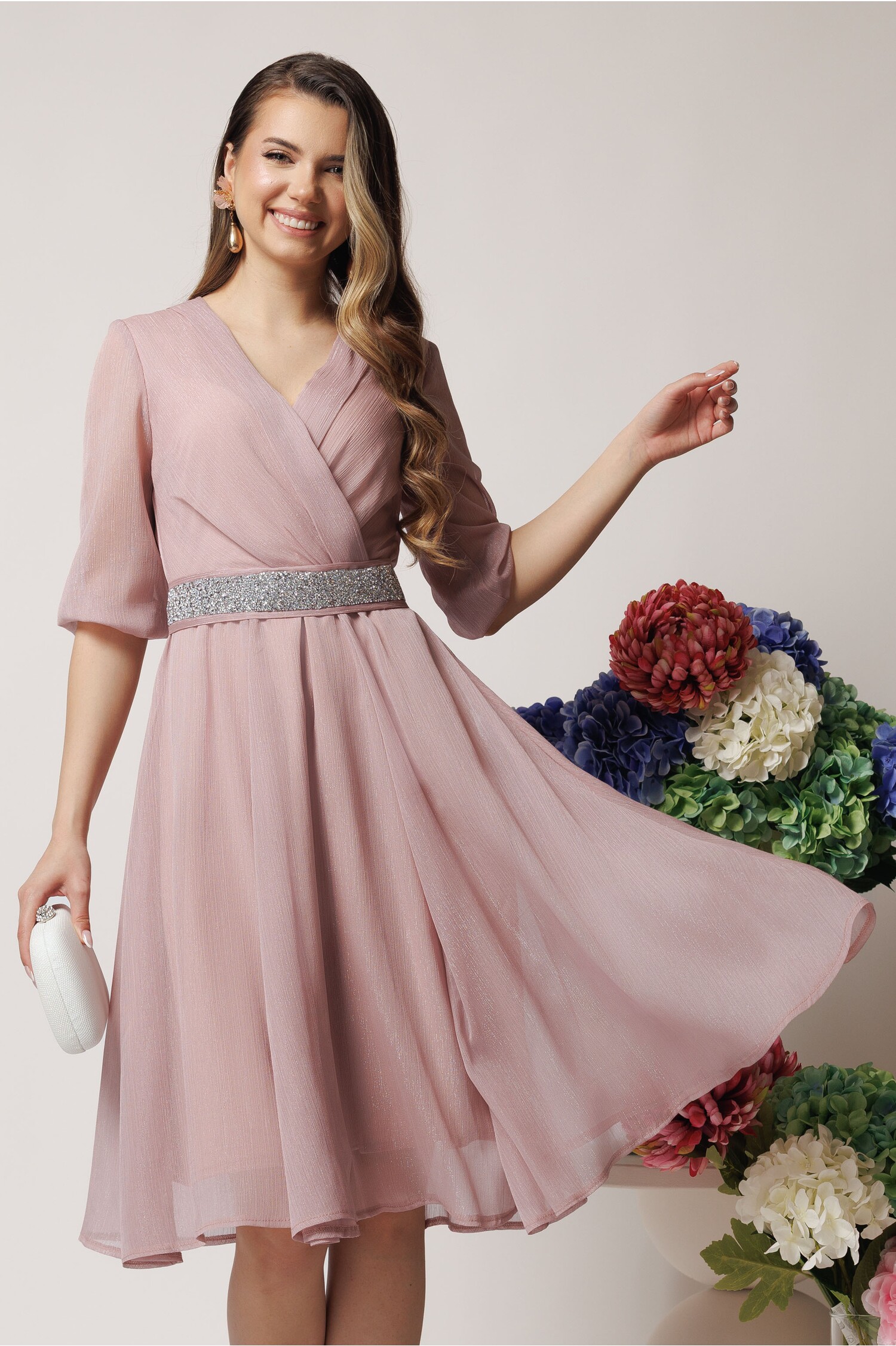 Rochie DY fashion elegantă din voal roz prafuit cu fir strălucitor și cordon Rochie DY fashion elegantă din voal roz prafuit cu fir strălucitor și cordon