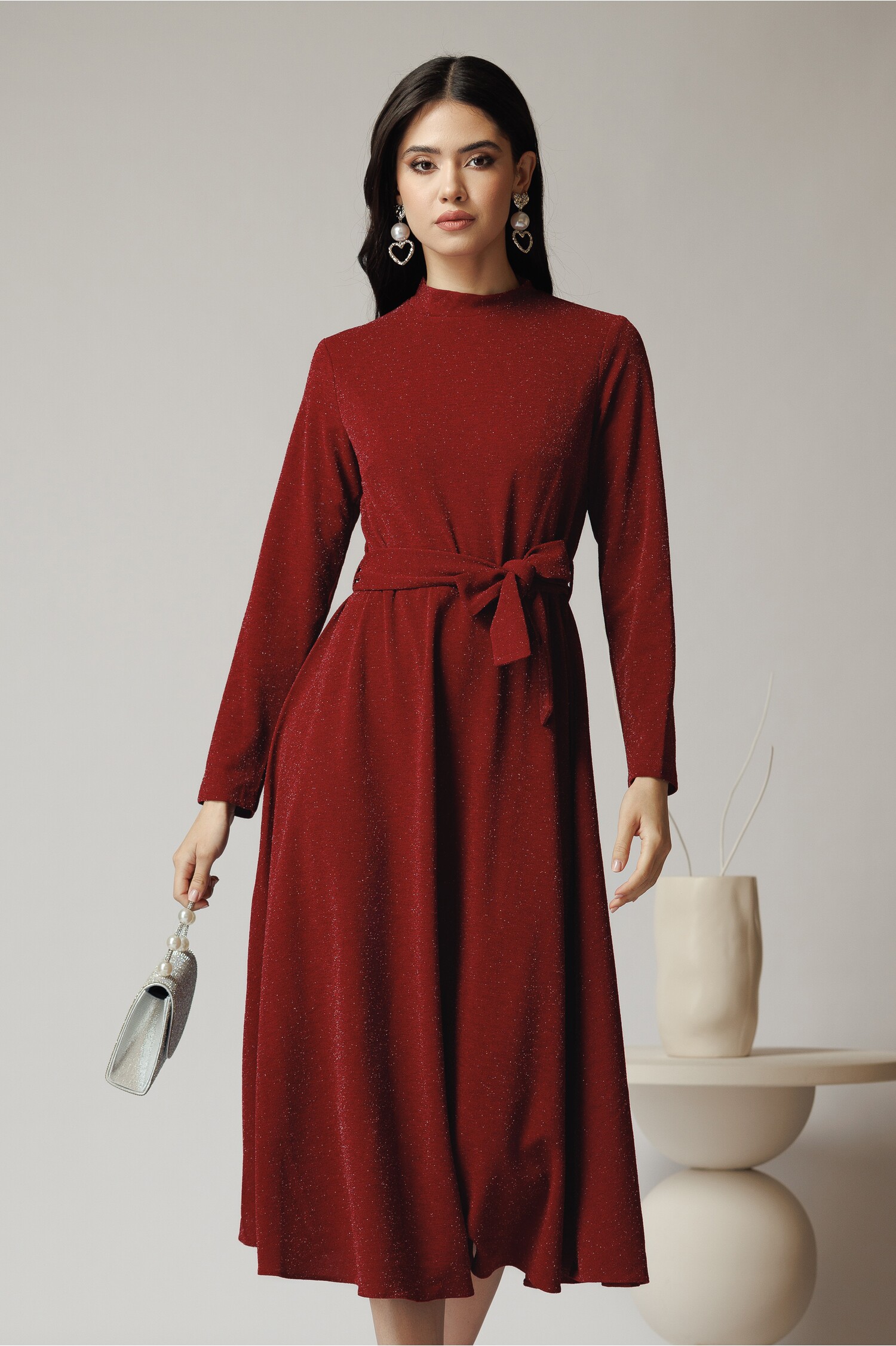 Rochie elegantă bordo din lurex cu cordon în talie Rochie elegantă bordo din lurex cu cordon în talie