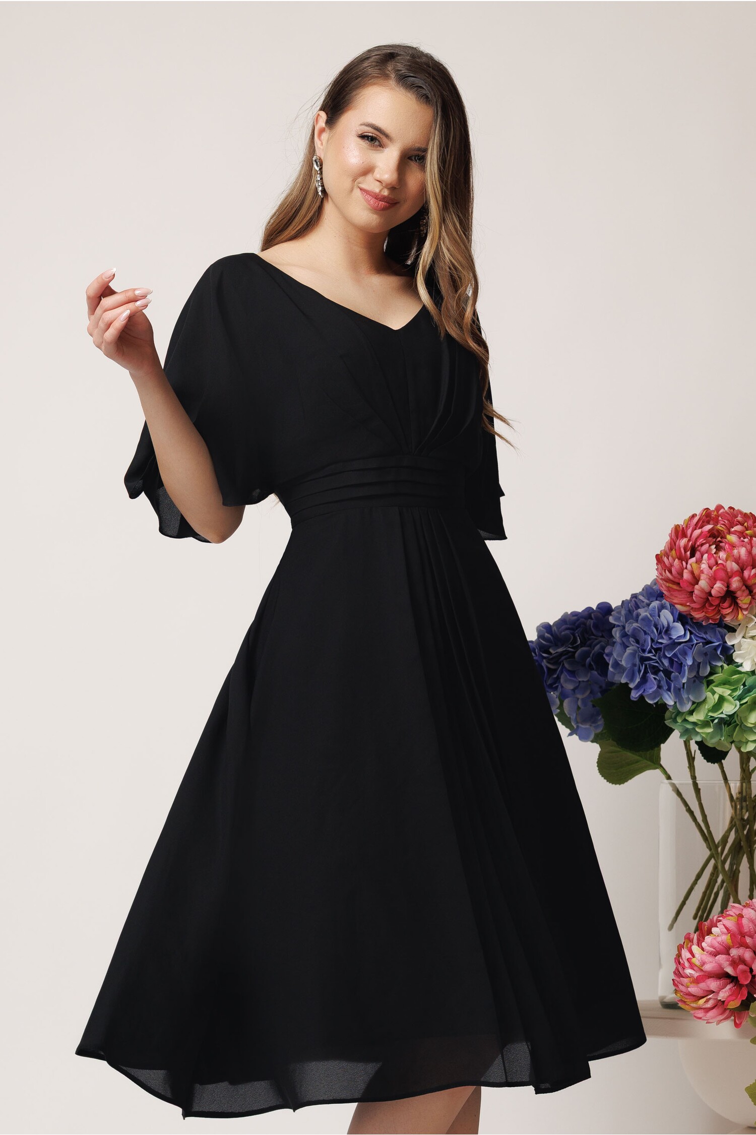 Rochie vaporoasă elegantă din voal negru cu pliuri la talie Rochie vaporoasă elegantă din voal negru cu pliuri la talie