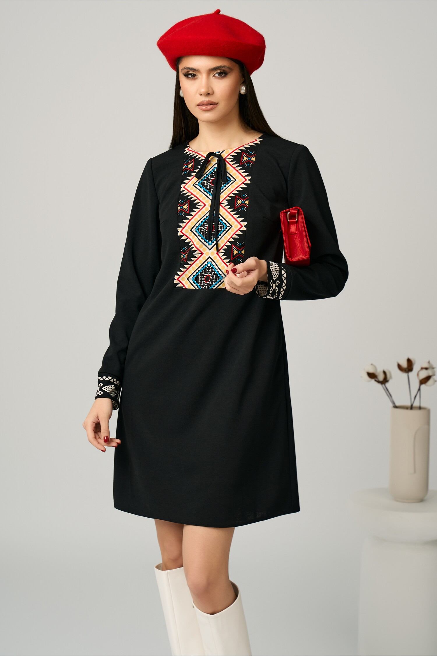Rochie office moze din crep neagră cu imprimeu la bust Rochie office moze din crep neagră cu imprimeu la bust