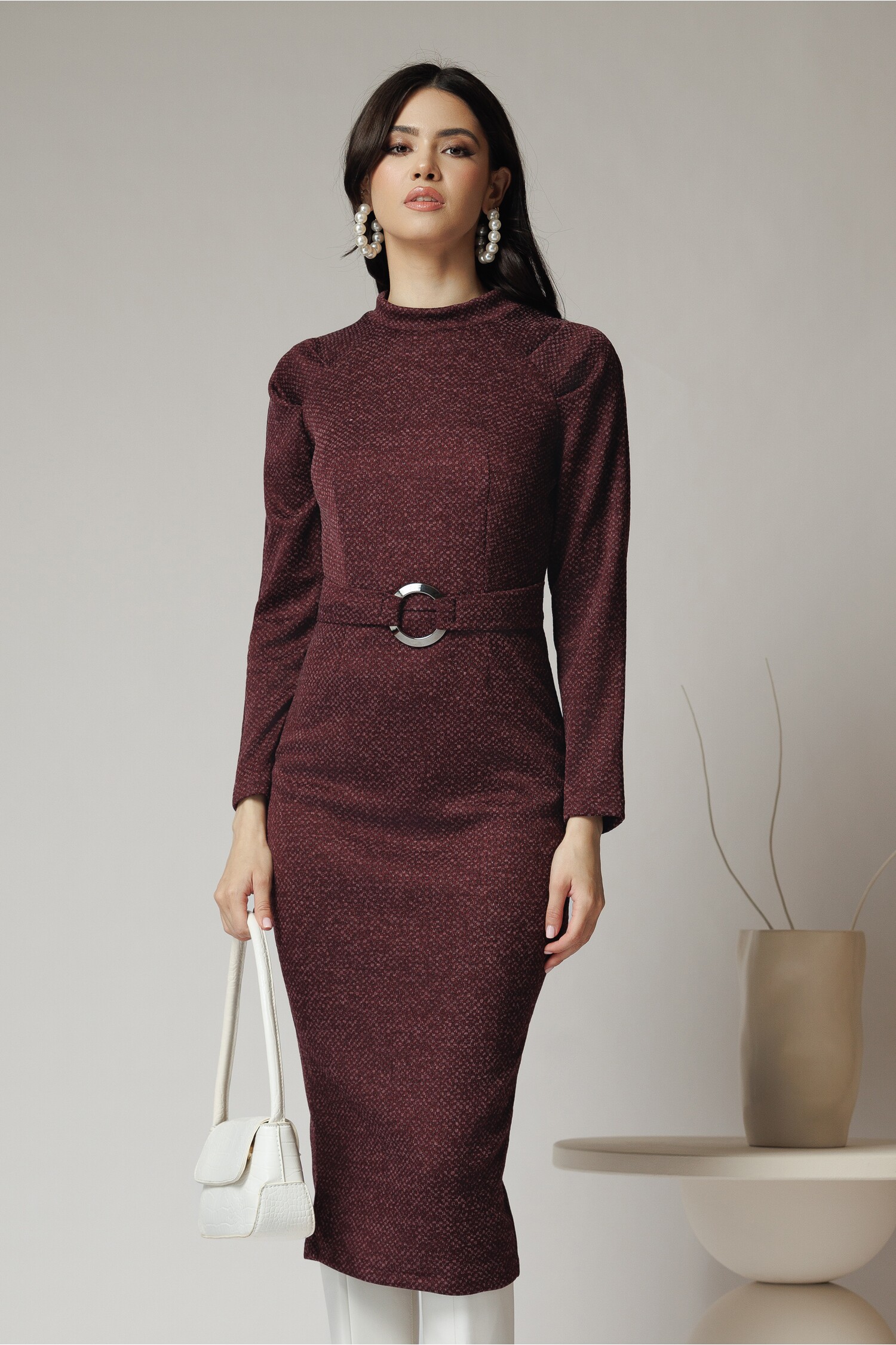 Rochie moze office din jerse burgundy cu cataramă în talie – DY Fashion Rochie moze office din jerse burgundy cu cataramă în talie – DY Fashion