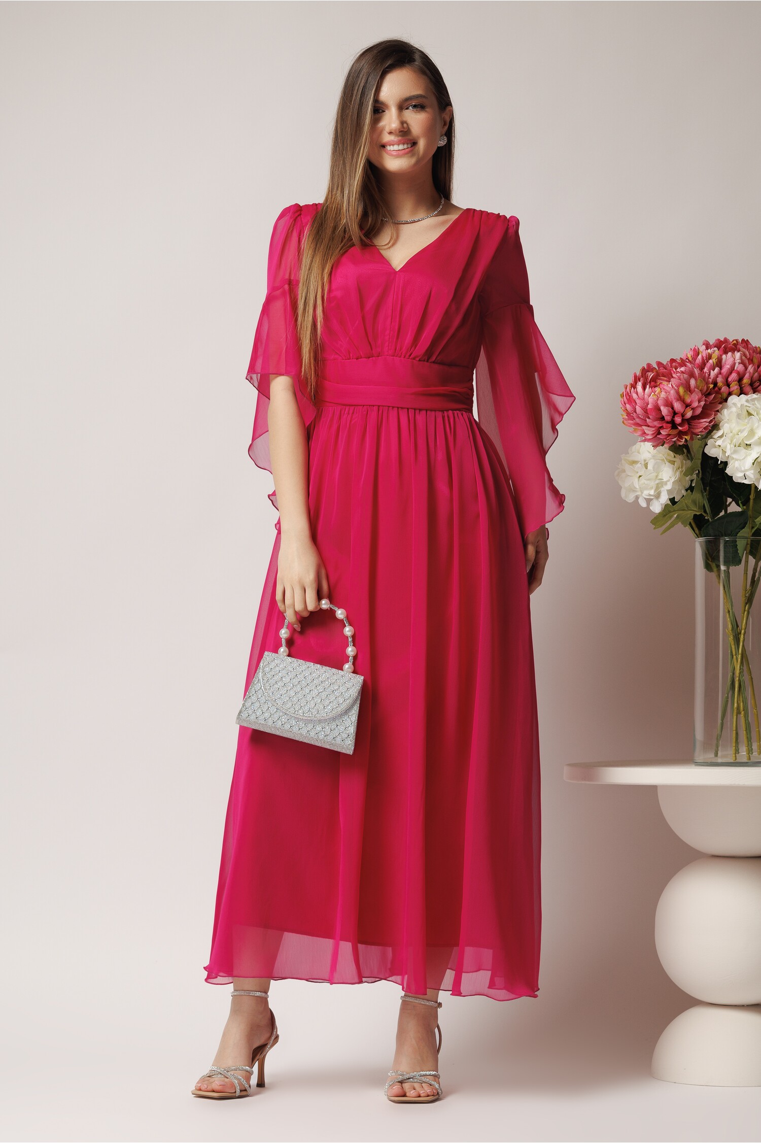 Rochie midi fucsia din voal cu decolteu adânc Rochie midi fucsia din voal cu decolteu adânc