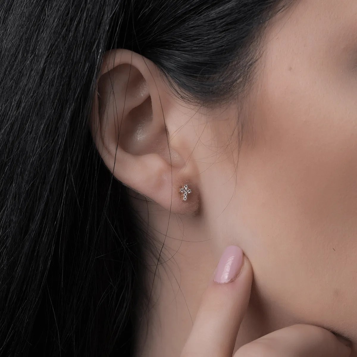 Cercei cruciulite din aur galben cu diamante Cercei cruciulite din aur galben cu diamante