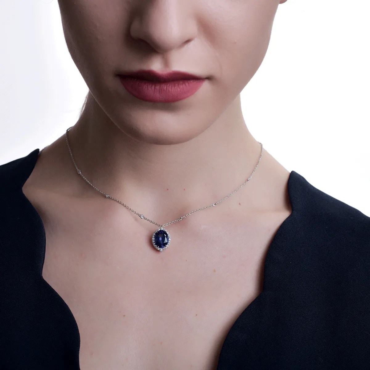Lanț din aur alb cu tanzanit și diamante – Teilor Lanț din aur alb cu tanzanit și diamante – Teilor