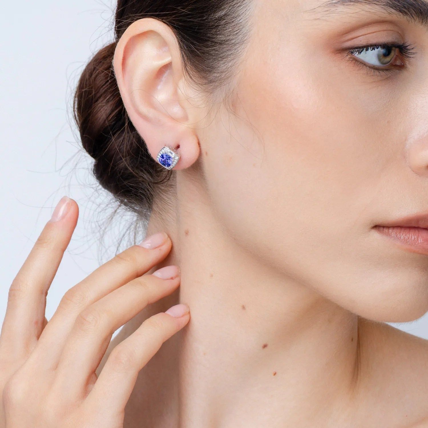 Cercei din aur alb cu tanzanite – Teilor Cercei din aur alb cu tanzanite – Teilor