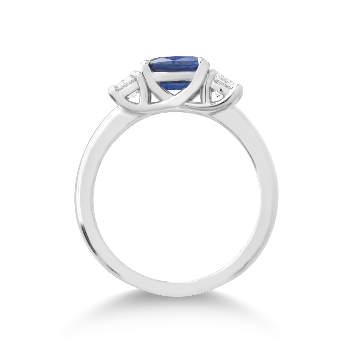 Inel din aur alb cu safir și diamante Inel din aur alb cu safir și diamante