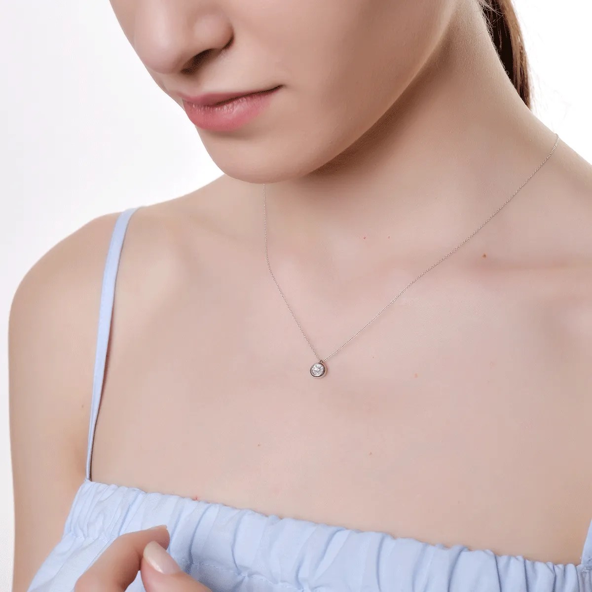 Lanț aur alb cu pandantiv diamant 0.05ct Lanț aur alb cu pandantiv diamant 0.05ct