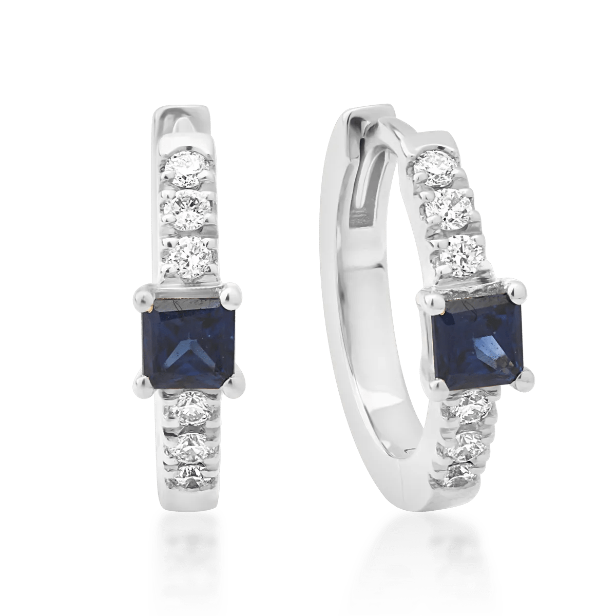 Cercei din aur alb cu safire princess de 0.15ct și diamante de 0.06ct Cercei din aur alb cu safire princess de 0.15ct și diamante de 0.06ct