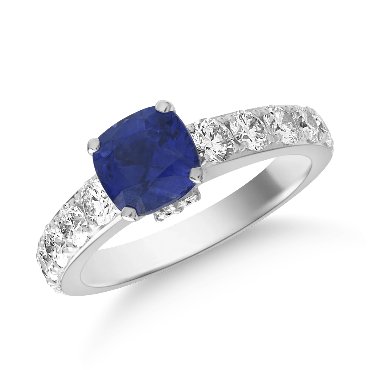 Inel din aur alb cu safir cushion de 2ct și diamante de 1ct Inel din aur alb cu safir cushion de 2ct și diamante de 1ct