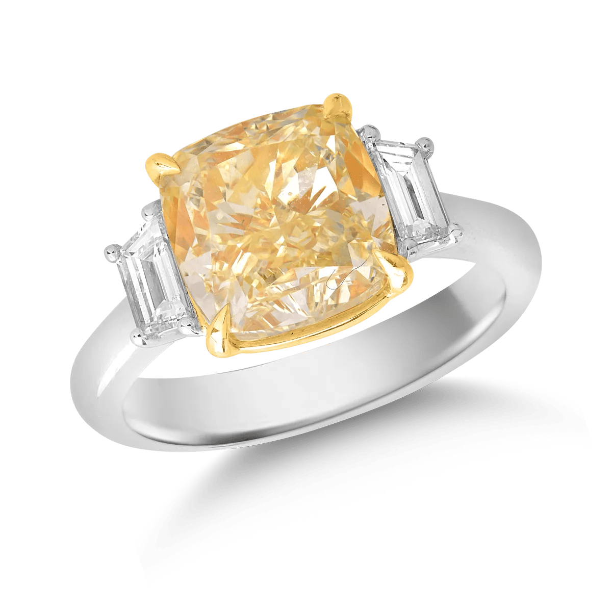 Inel din aur alb-galben cu diamant galben cushion de 5.03ct și diamante de 0.43ct Inel din aur alb-galben cu diamant galben cushion de 5.03ct și diamante de 0.43ct