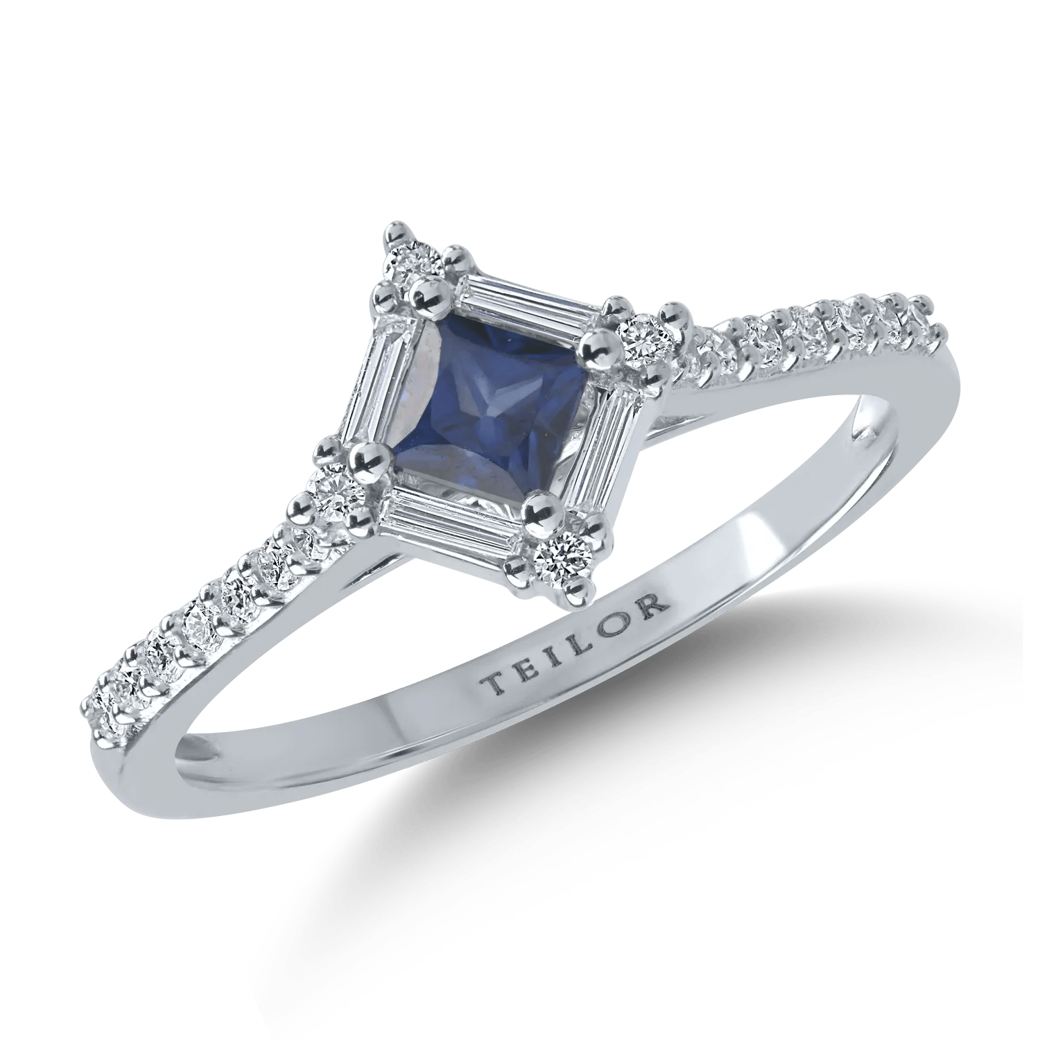 Inel din aur alb cu safir tăietură princess 0.3ct și diamante 0.18ct Inel din aur alb cu safir tăietură princess 0.3ct și diamante 0.18ct