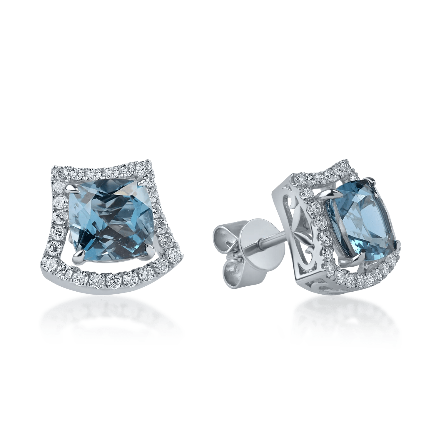 Cercei stud din aur alb cu topaze london blue de 3.816ct și diamante de 0.407ct Cercei stud din aur alb cu topaze london blue de 3.816ct și diamante de 0.407ct