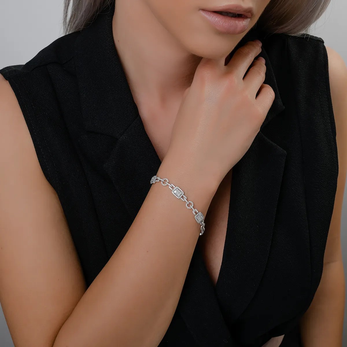 Brățară din aur alb cu diamante de 3.1ct Brățară din aur alb cu diamante de 3.1ct