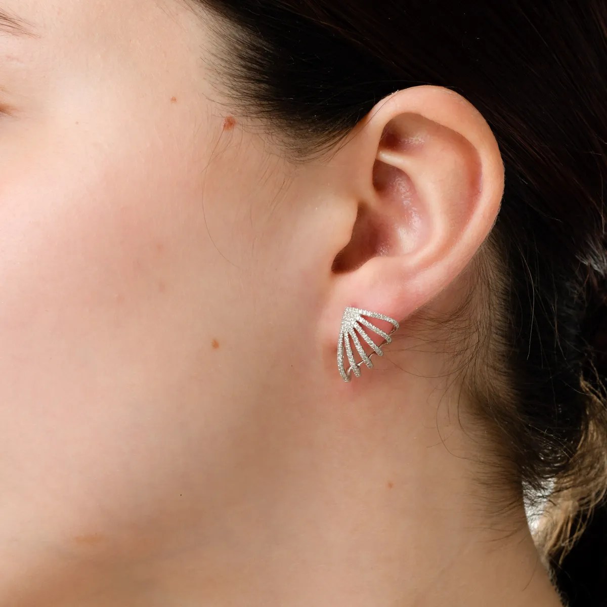 Cercei geometrici din aur alb cu diamante Cercei geometrici din aur alb cu diamante