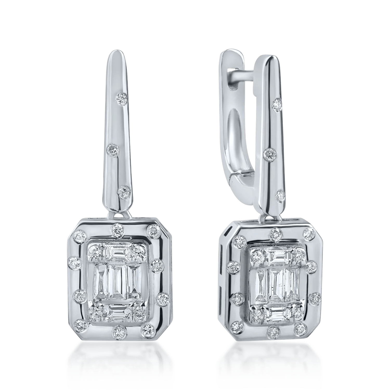 Cercei geometrici din aur alb cu diamante baguette și rotunde de 0.3ct Cercei geometrici din aur alb cu diamante baguette și rotunde de 0.3ct