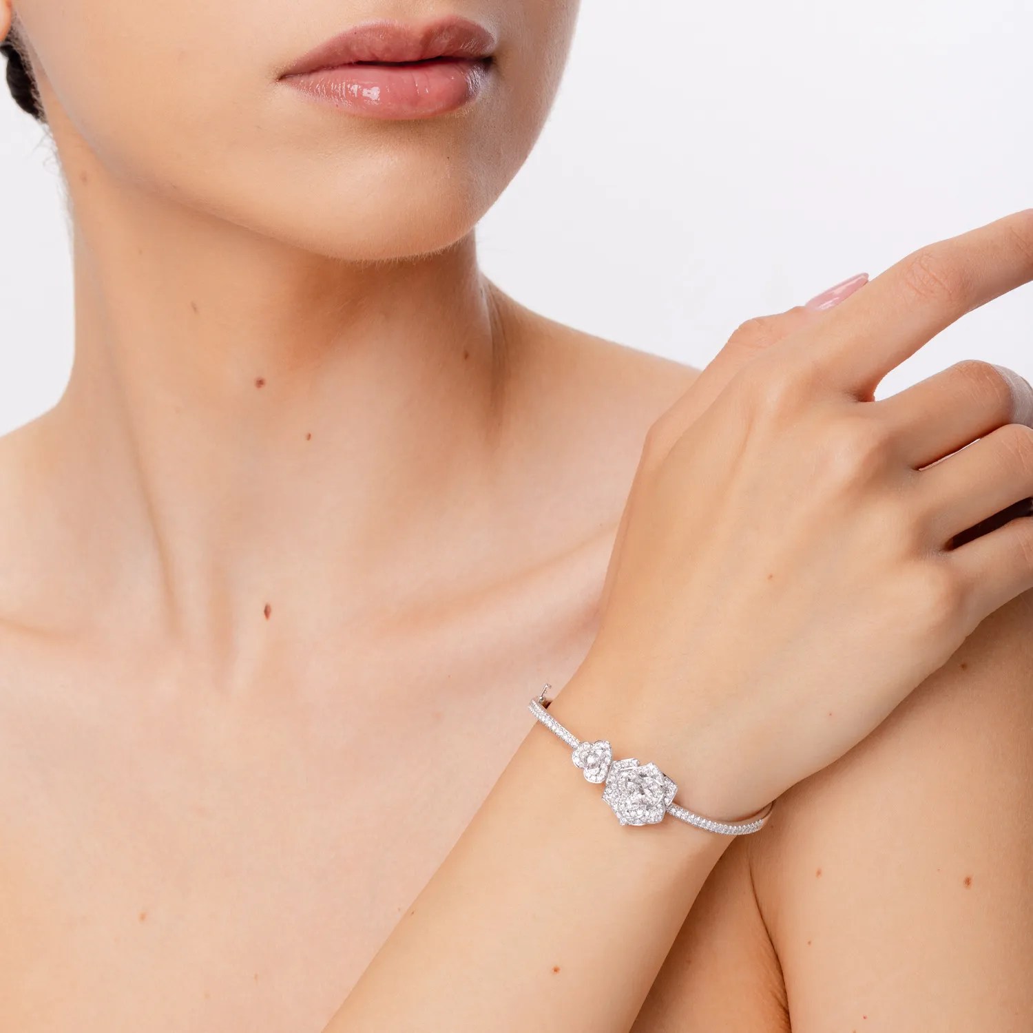 Brățară din aur alb cu diamante – Teilor Brățară din aur alb cu diamante – Teilor