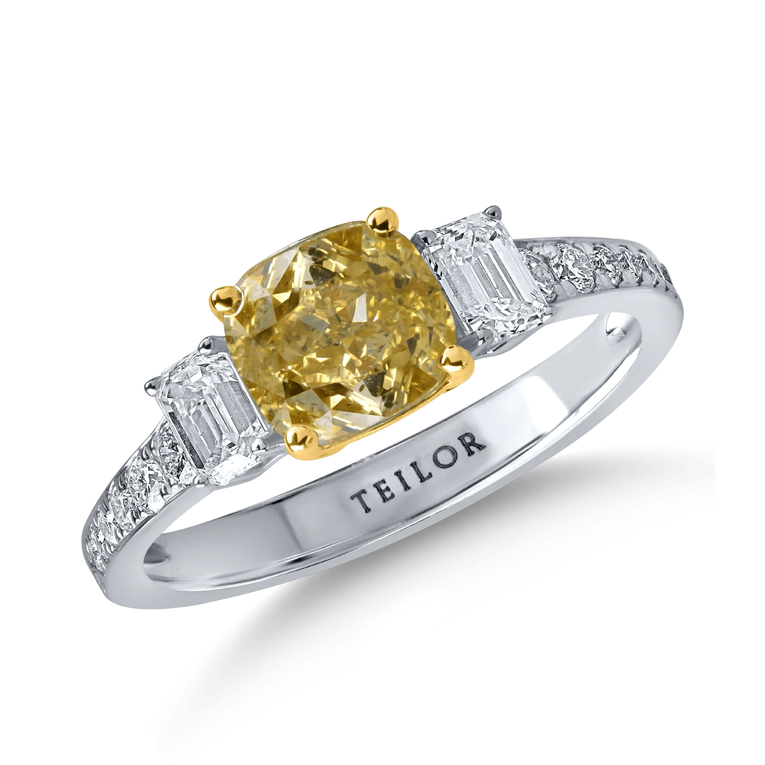 Inel din aur alb-galben cu diamant fancy galben de 1.5ct și diamante incolore de 0.7ct Inel din aur alb-galben cu diamant fancy galben de 1.5ct și diamante incolore de 0.7ct