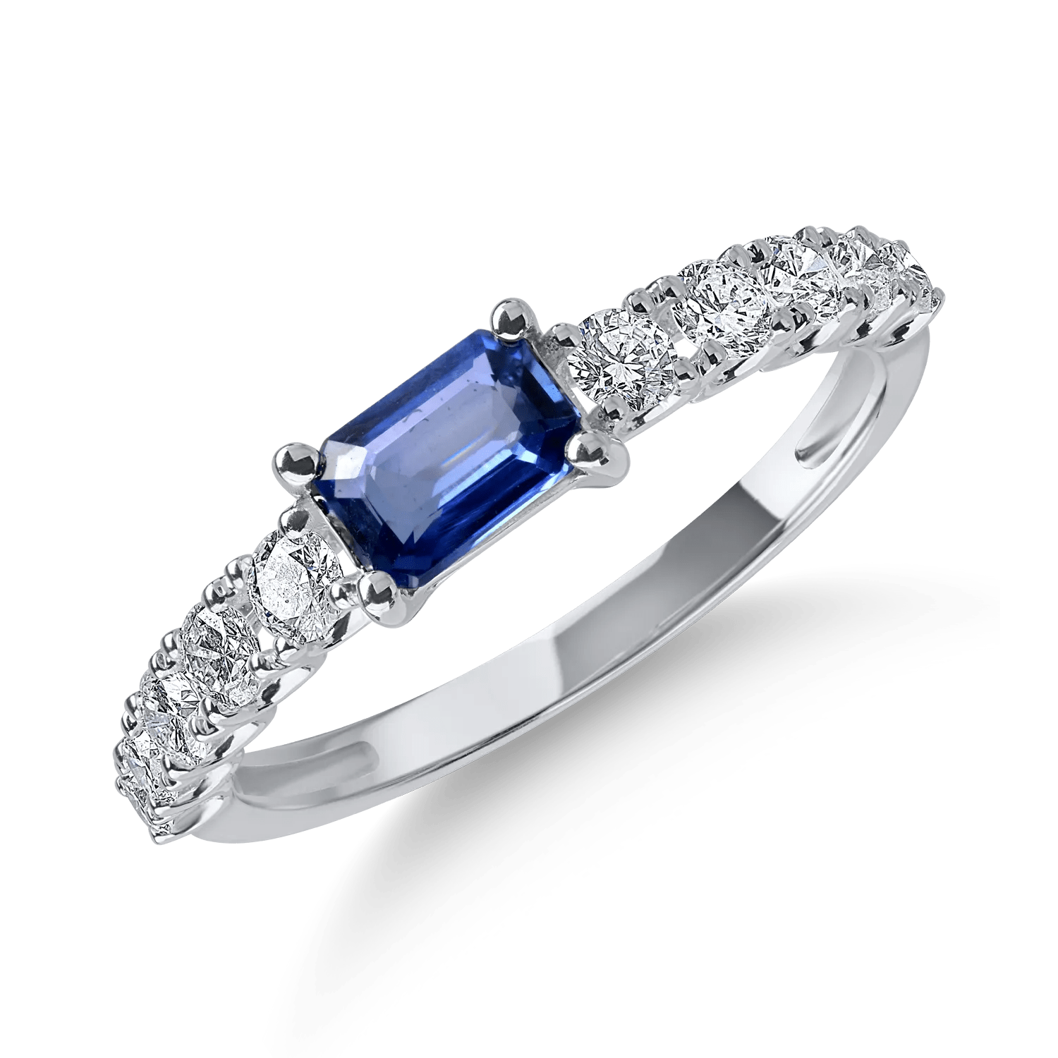 Inel din aur alb cu safir tăietură emerald de 0.55ct și diamante de 0.46ct Inel din aur alb cu safir tăietură emerald de 0.55ct și diamante de 0.46ct