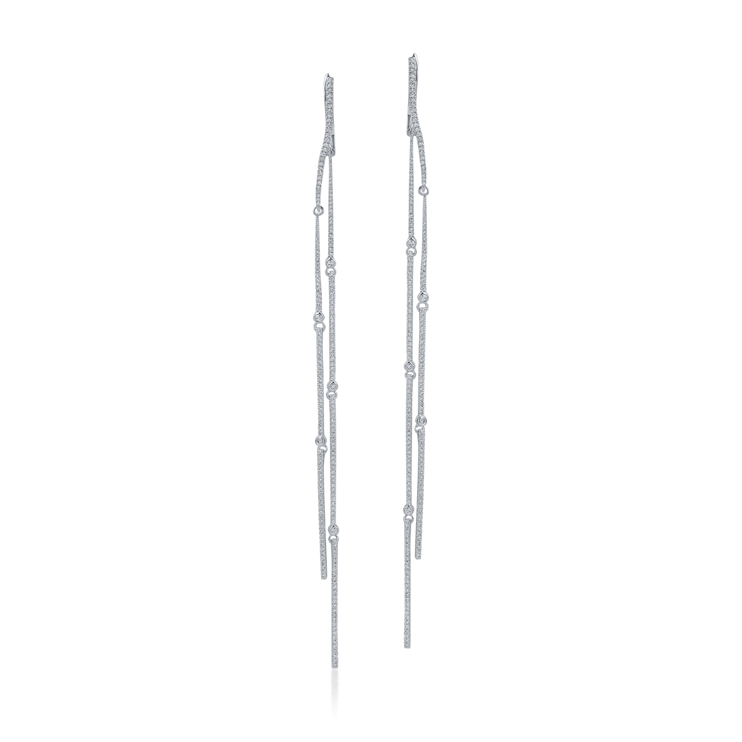 Cercei lungi din aur alb cu diamante 1.2ct Cercei lungi din aur alb cu diamante 1.2ct