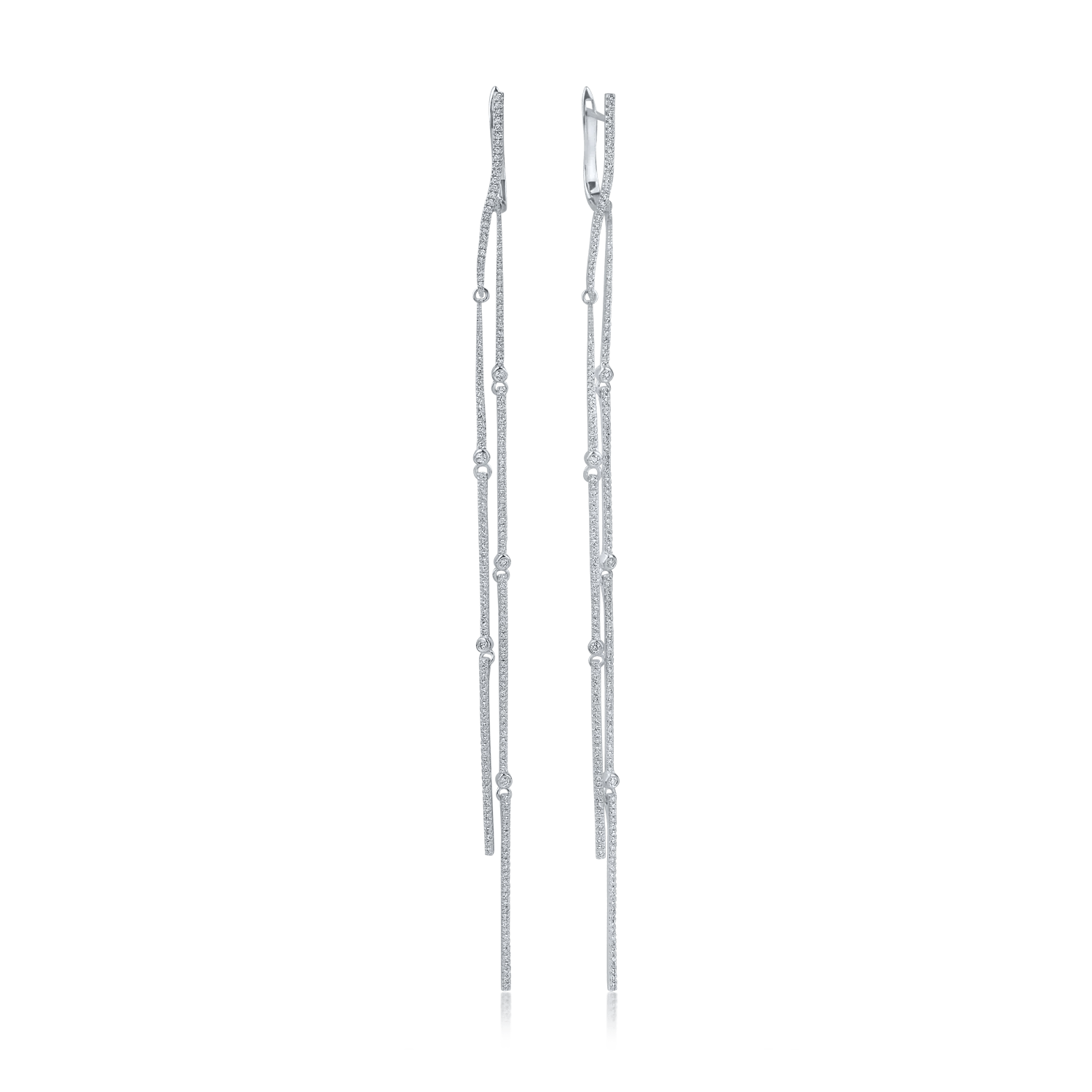 Cercei lungi din aur alb cu diamante de 1.2ct Cercei lungi din aur alb cu diamante de 1.2ct
