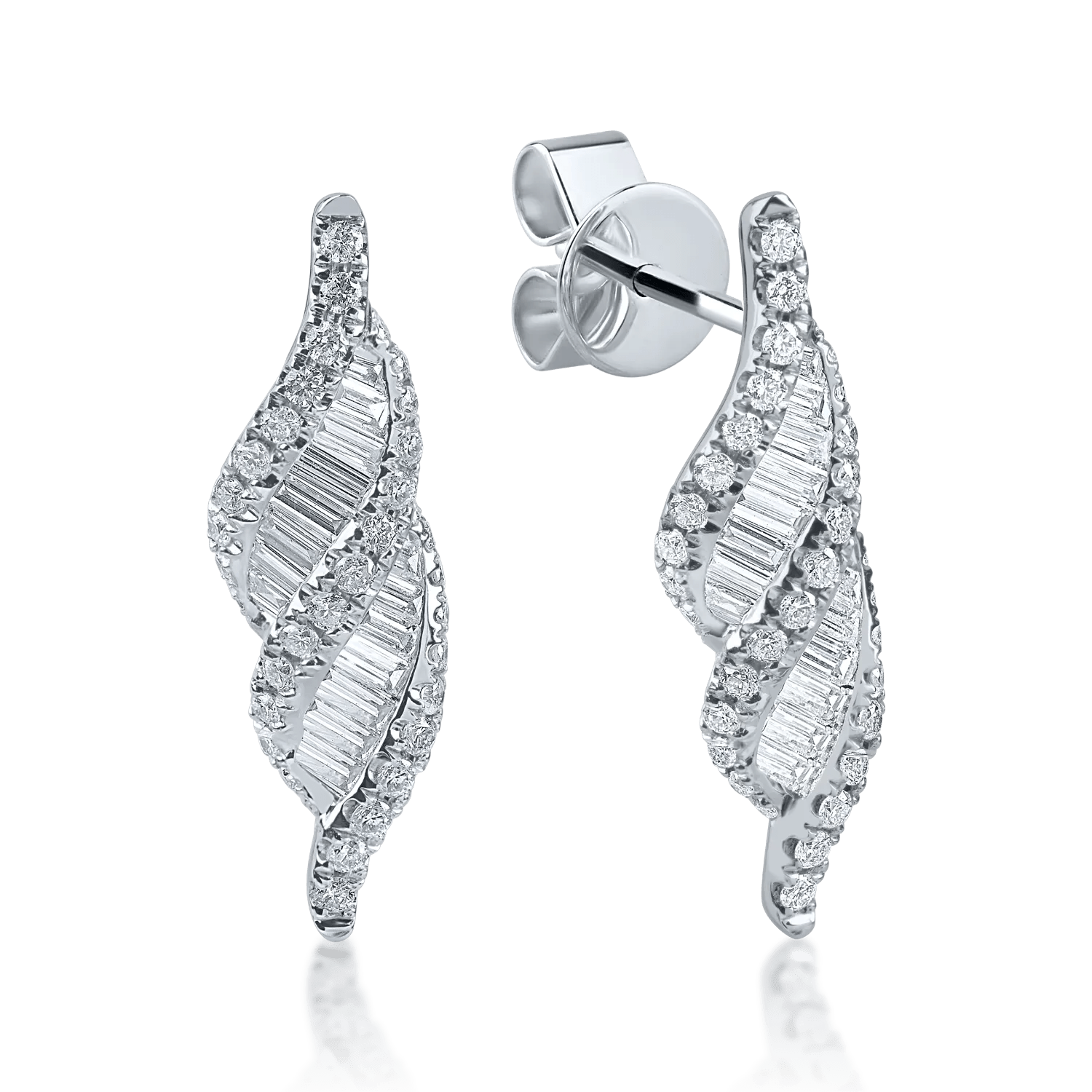 Cercei geometrici din aur alb cu diamante baguette de 0.46ct și diamante round de 0.37ct Cercei geometrici din aur alb cu diamante baguette de 0.46ct și diamante round de 0.37ct