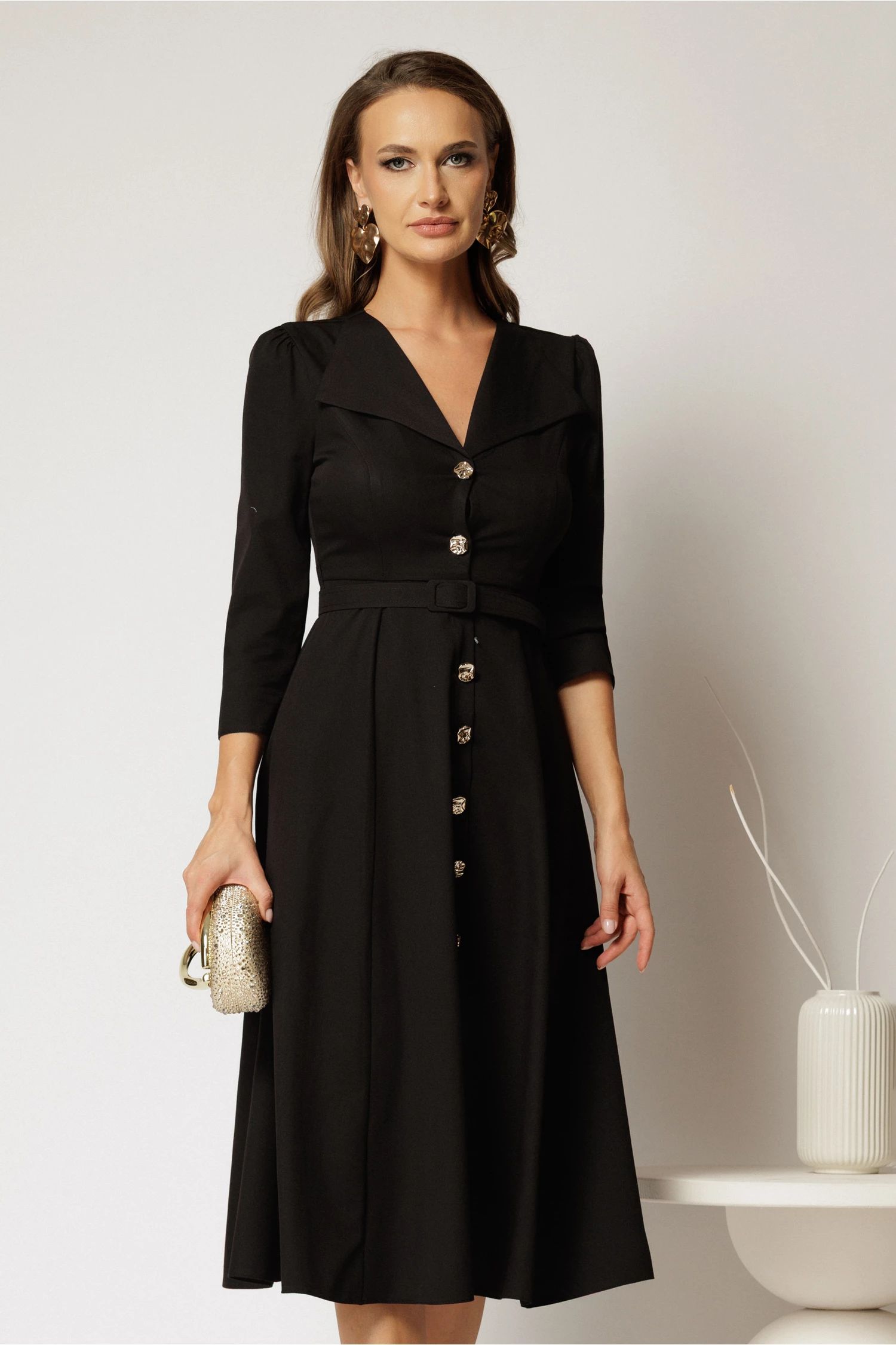 Rochie DY Fashion midi neagra cu inchidere cu nasturi si rever amplu Rochie DY Fashion midi neagra cu inchidere cu nasturi si rever amplu