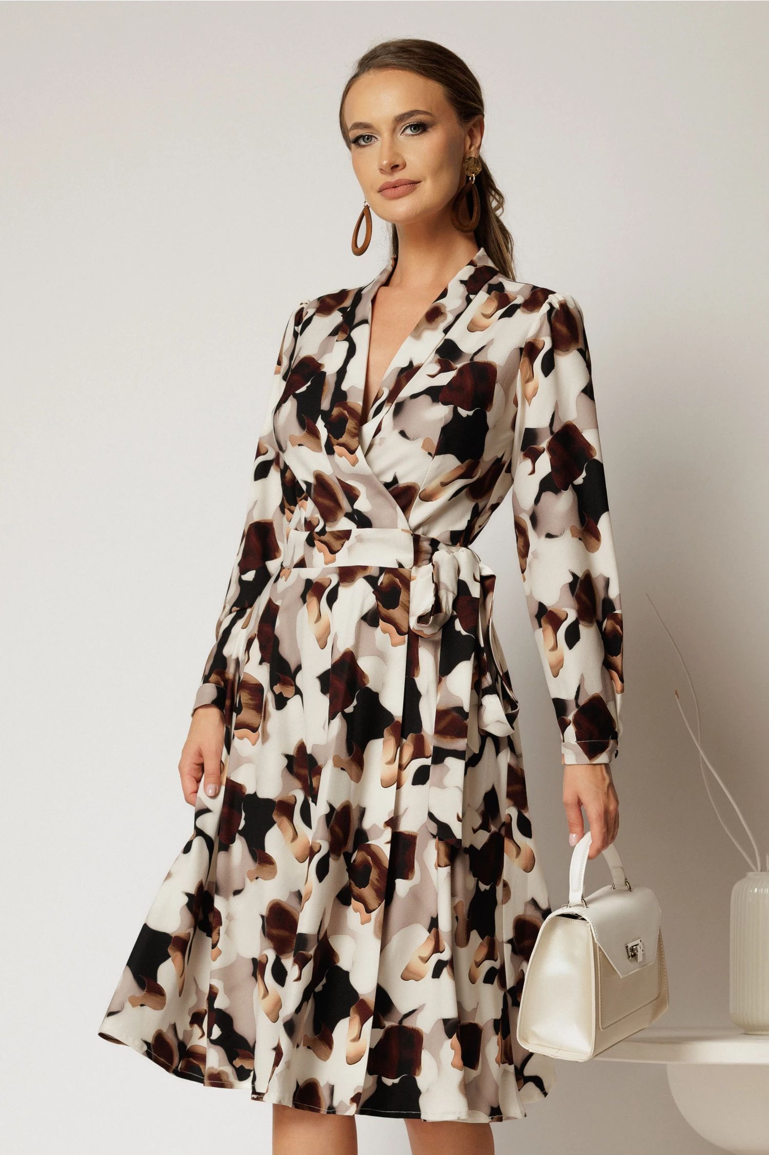 Rochie ivoar midi imprimeu abstract cu aspect petrecut si cordon in talie Rochie ivoar midi imprimeu abstract cu aspect petrecut si cordon in talie
