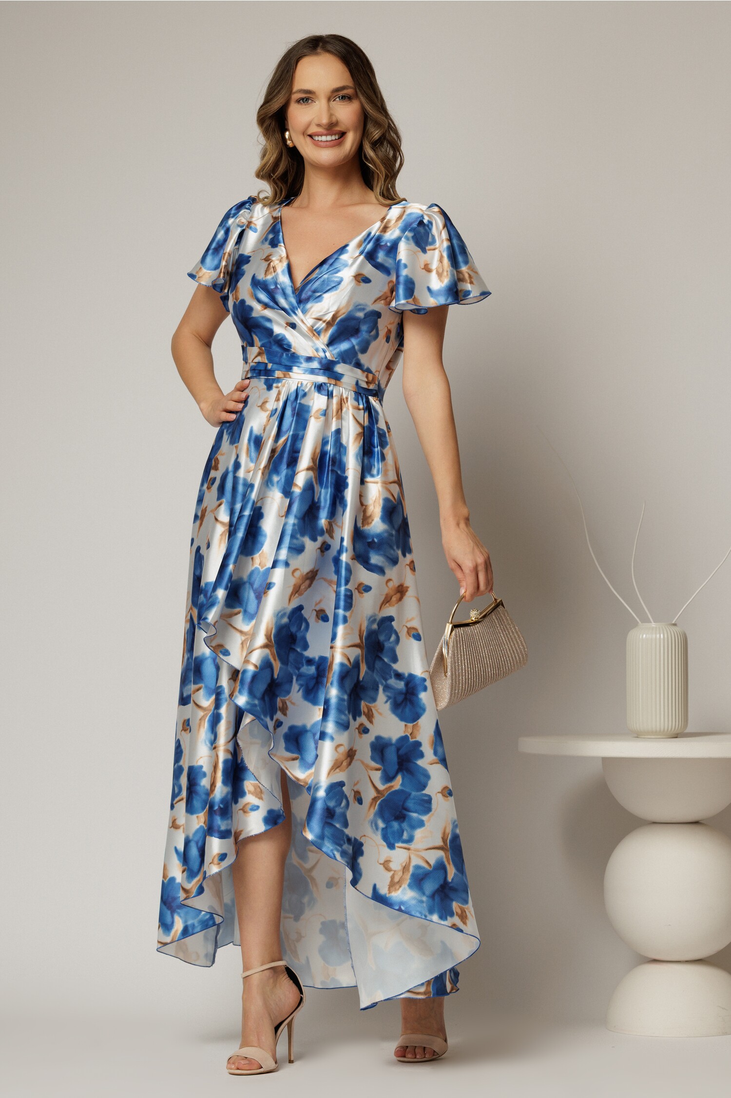 Rochie asimetrică din satin cu imprimeuri albastre și decolteu petrecut – DY Fashion Rochie asimetrică din satin cu imprimeuri albastre și decolteu petrecut – DY Fashion