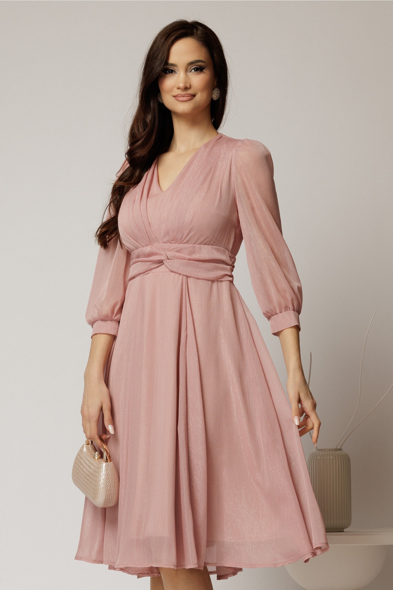 Rochie midi gina roz din voal cu fir lurex în clos Rochie midi gina roz din voal cu fir lurex în clos