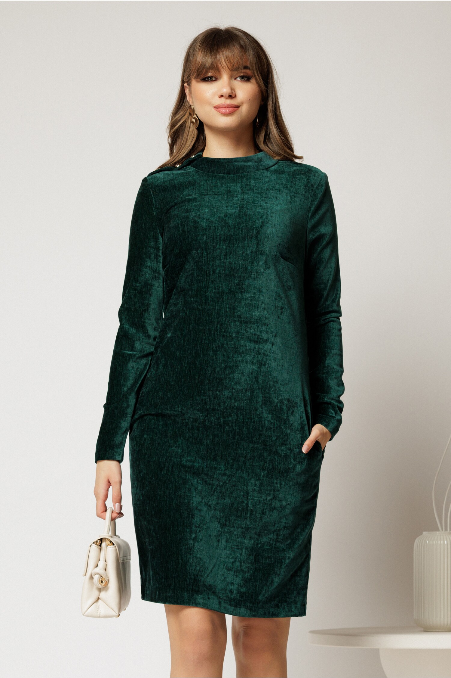 Rochie dreaptă verde din catifea velurată DY fashion Rochie dreaptă verde din catifea velurată DY fashion