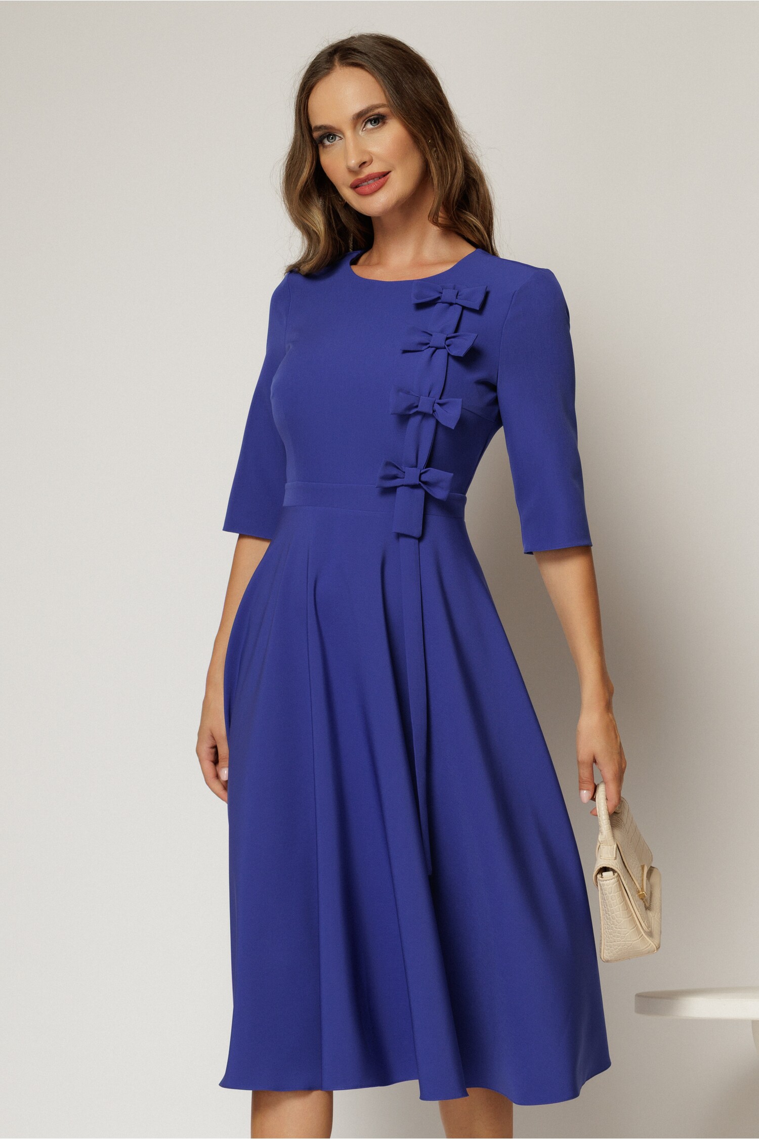 Rochie albastră cu funde pe bust și mâneci trei sferturi – DY Fashion Rochie albastră cu funde pe bust și mâneci trei sferturi – DY Fashion