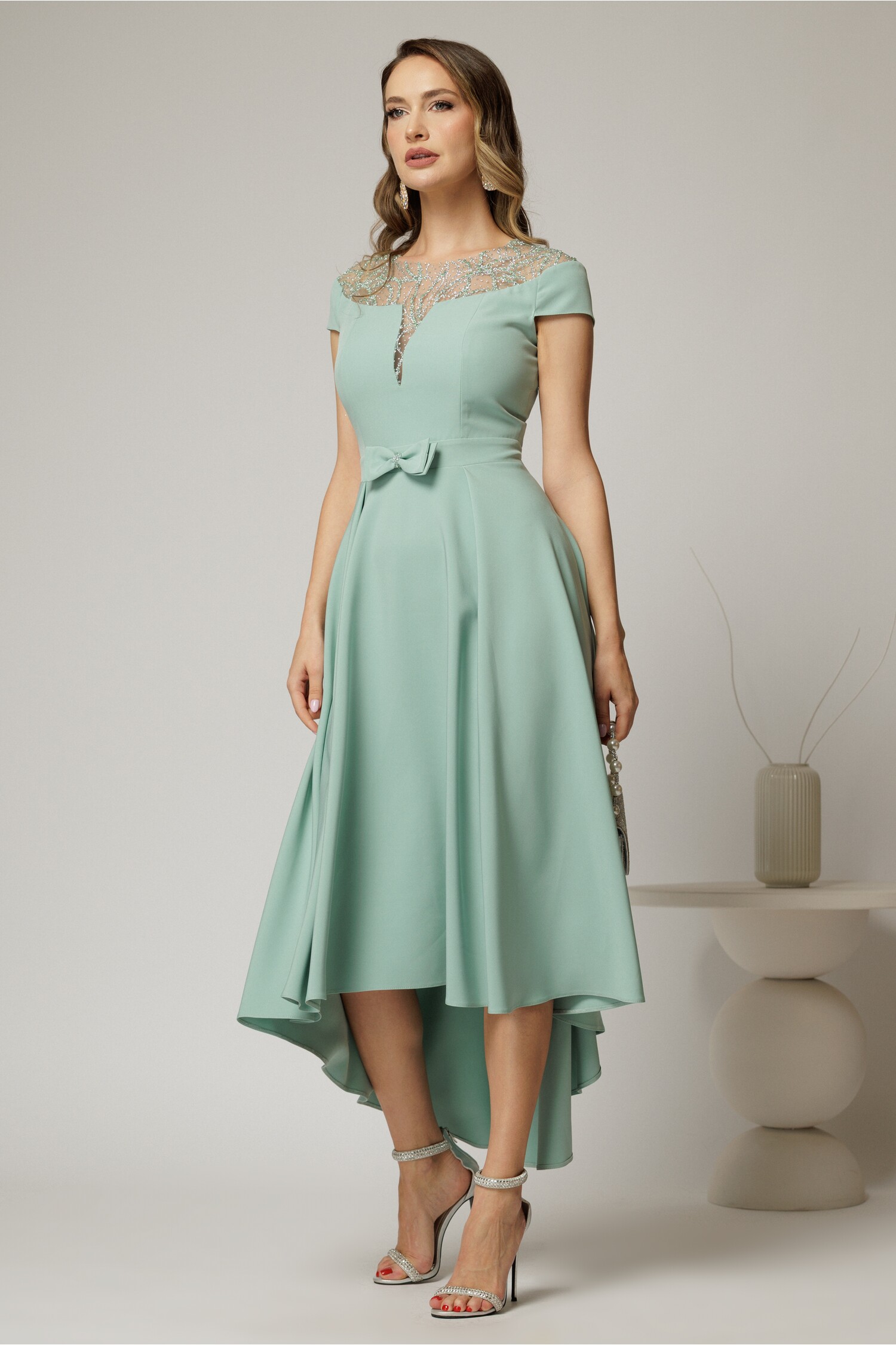 Rochie asimetrică verde mentă cu funda în talie și aplicații la decolteu – DY Fashion Rochie asimetrică verde mentă cu funda în talie și aplicații la decolteu – DY Fashion