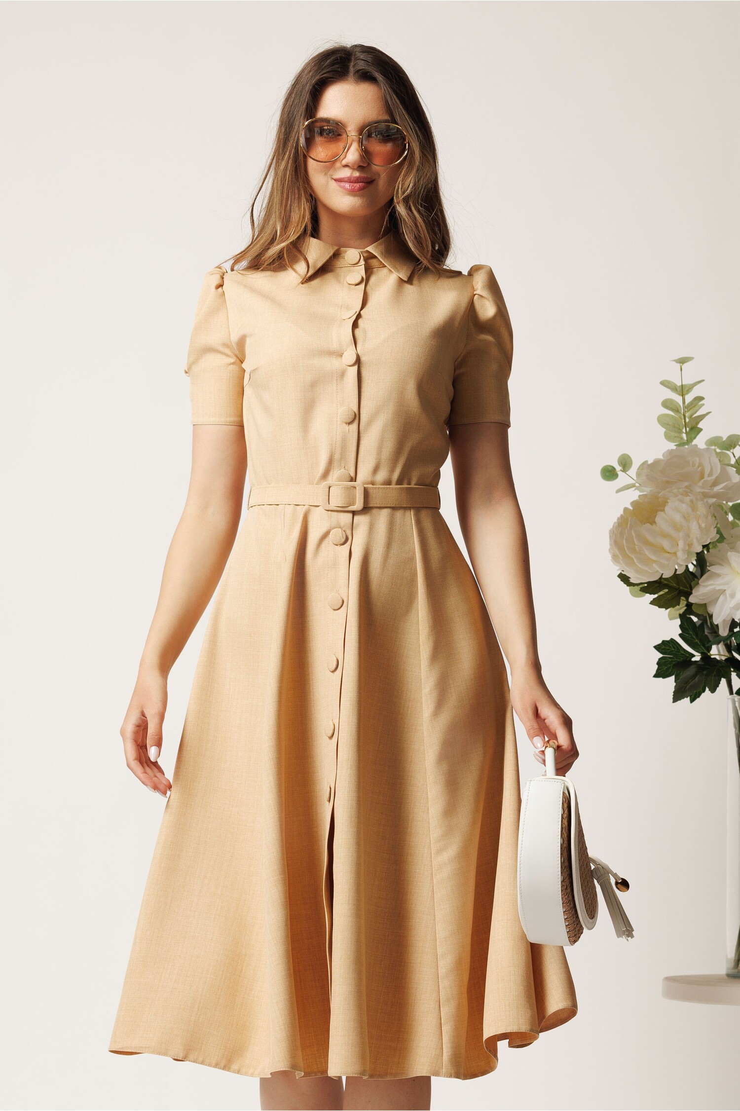 Rochie office bej în cloș cu nasturi și curea Rochie office bej în cloș cu nasturi și curea