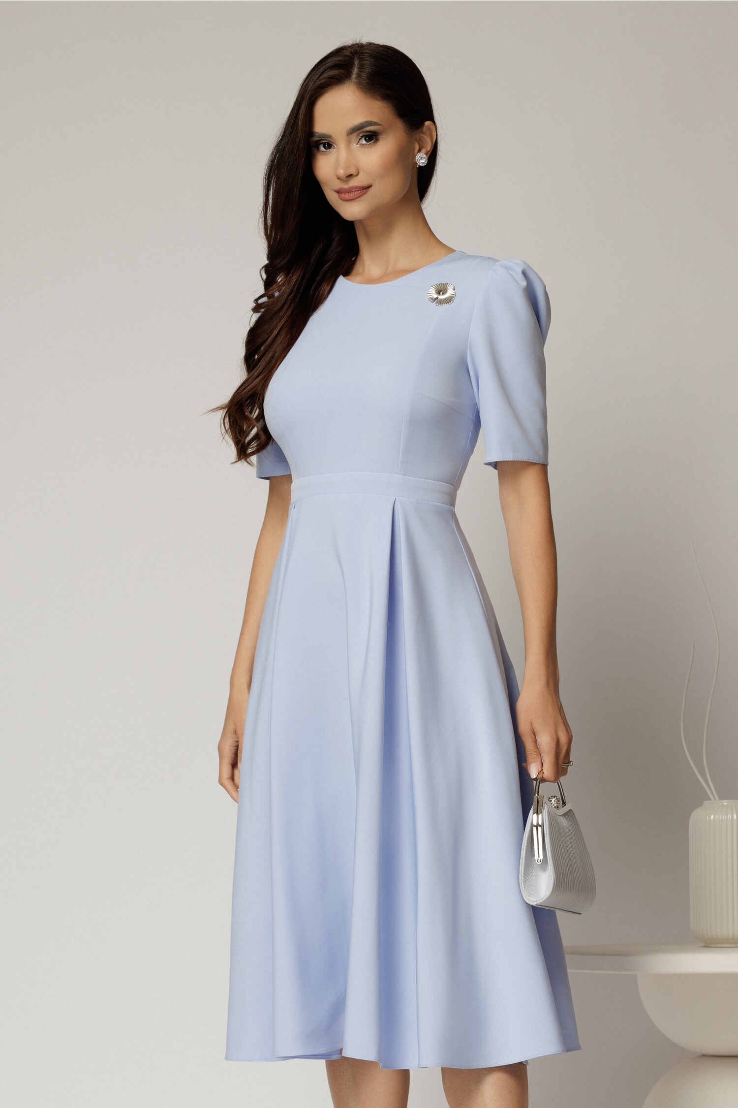 Rochie midi bleu DY fashion cu pliuri și detaliu la bust Rochie midi bleu DY fashion cu pliuri și detaliu la bust